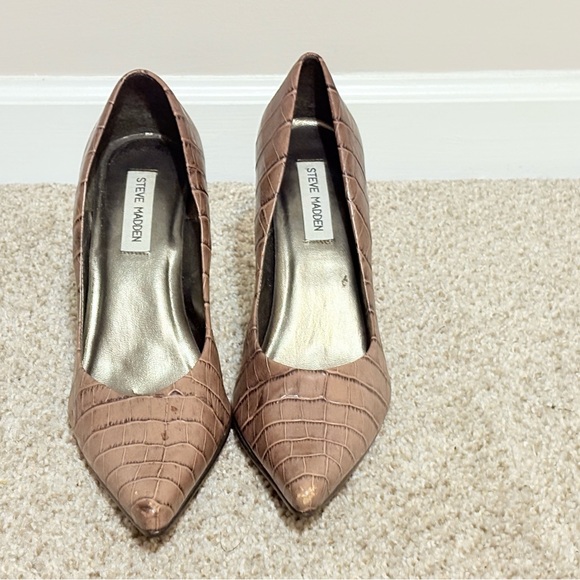 Steve Madden Women's Brown Croc-Embossed Heels - Picture 1 of 8